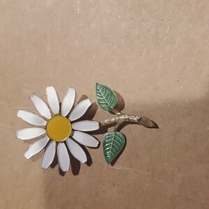 Vintage Daisy Pin